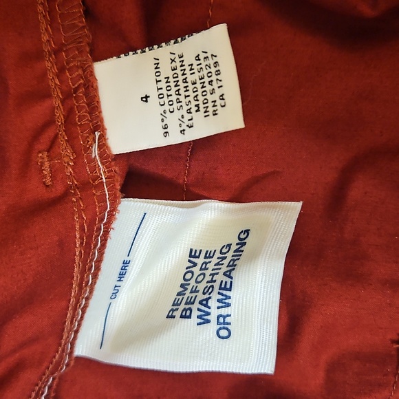 Old Navy Women's Deep Red Cargo Shorts - Picture 5 of 5